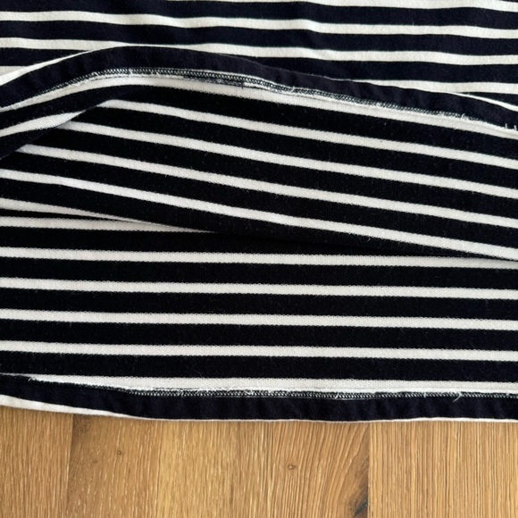 Talbots Striped Jersey Knit Skirt Size Medium Navy Blue White Pull on - Picture 5 of 6